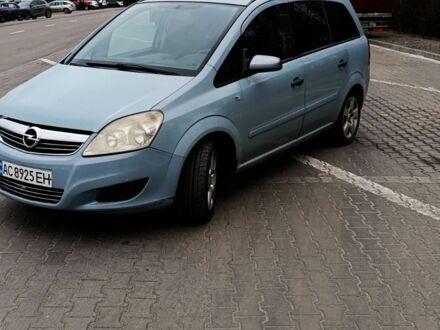 Серый Опель Зафира, объемом двигателя 1.7 л и пробегом 319 тыс. км за 5200 $, фото 1 на Automoto.ua