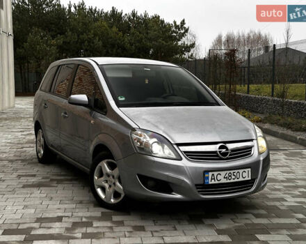 Серый Опель Зафира, объемом двигателя 1.69 л и пробегом 280 тыс. км за 4200 $, фото 1 на Automoto.ua