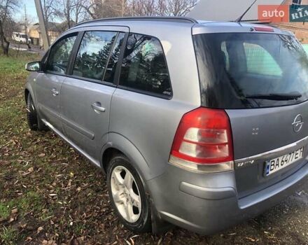 Серый Опель Зафира, объемом двигателя 1.9 л и пробегом 290 тыс. км за 5600 $, фото 1 на Automoto.ua