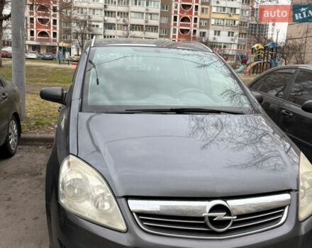 Серый Опель Зафира, объемом двигателя 1.6 л и пробегом 240 тыс. км за 5600 $, фото 1 на Automoto.ua