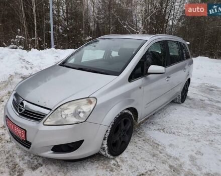 Серый Опель Зафира, объемом двигателя 1.6 л и пробегом 197 тыс. км за 5400 $, фото 1 на Automoto.ua