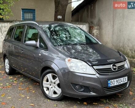 Серый Опель Зафира, объемом двигателя 1.7 л и пробегом 320 тыс. км за 4999 $, фото 1 на Automoto.ua