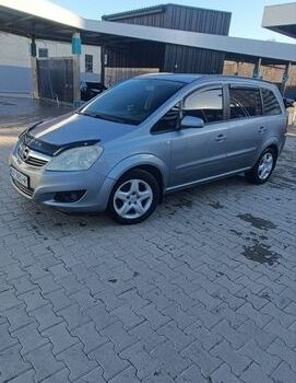 Серый Опель Зафира, объемом двигателя 1.69 л и пробегом 268 тыс. км за 5300 $, фото 1 на Automoto.ua