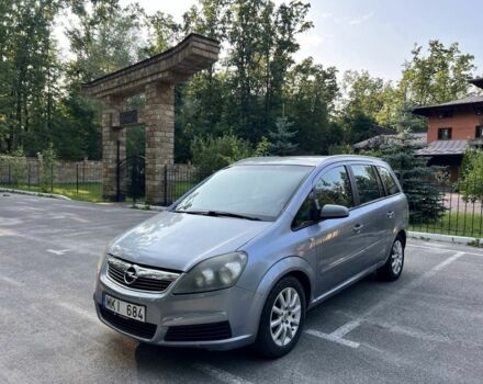 Серый Опель Зафира, объемом двигателя 1.9 л и пробегом 223 тыс. км за 1900 $, фото 1 на Automoto.ua