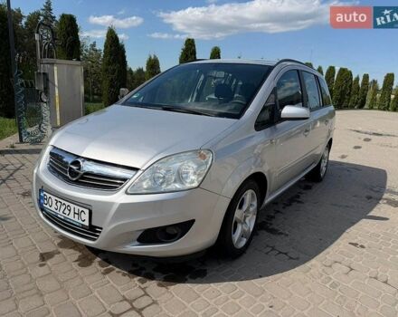Серый Опель Зафира, объемом двигателя 1.6 л и пробегом 211 тыс. км за 5700 $, фото 1 на Automoto.ua