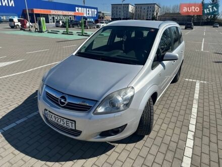 Серый Опель Зафира, объемом двигателя 1.6 л и пробегом 195 тыс. км за 4800 $, фото 1 на Automoto.ua