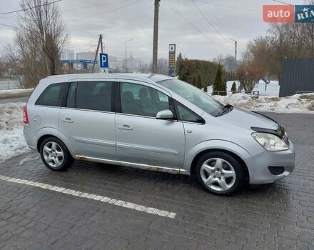 Серый Опель Зафира, объемом двигателя 1.9 л и пробегом 223 тыс. км за 5700 $, фото 1 на Automoto.ua