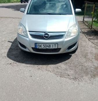 Серый Опель Зафира, объемом двигателя 1.6 л и пробегом 255 тыс. км за 5800 $, фото 1 на Automoto.ua