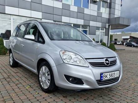 Серый Опель Зафира, объемом двигателя 1.6 л и пробегом 239 тыс. км за 5600 $, фото 1 на Automoto.ua