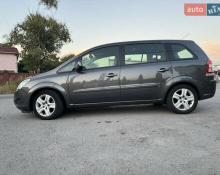 Серый Опель Зафира, объемом двигателя 1.9 л и пробегом 254 тыс. км за 7700 $, фото 1 на Automoto.ua