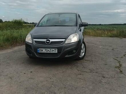Серый Опель Зафира, объемом двигателя 1.9 л и пробегом 256 тыс. км за 7800 $, фото 1 на Automoto.ua