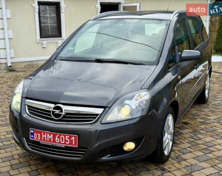 Серый Опель Зафира, объемом двигателя 1.8 л и пробегом 174 тыс. км за 6750 $, фото 1 на Automoto.ua