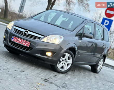 Серый Опель Зафира, объемом двигателя 1.6 л и пробегом 181 тыс. км за 6500 $, фото 1 на Automoto.ua