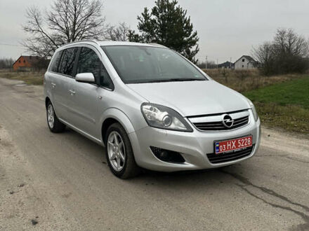 Серый Опель Зафира, объемом двигателя 1.6 л и пробегом 217 тыс. км за 6250 $, фото 1 на Automoto.ua