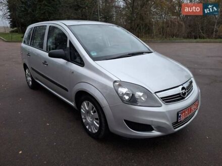 Серый Опель Зафира, объемом двигателя 1.6 л и пробегом 190 тыс. км за 5600 $, фото 1 на Automoto.ua