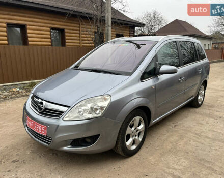 Серый Опель Зафира, объемом двигателя 1.8 л и пробегом 197 тыс. км за 7200 $, фото 1 на Automoto.ua