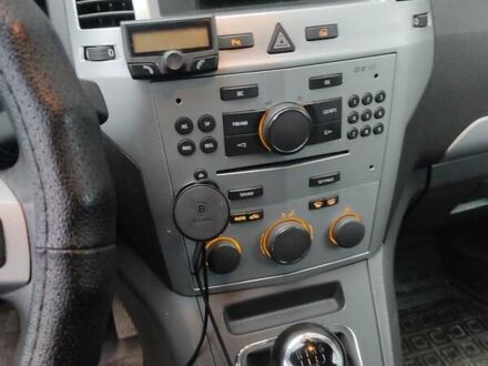 Сірий Опель Зафіра, об'ємом двигуна 1.6 л та пробігом 231 тис. км за 5500 $, фото 1 на Automoto.ua