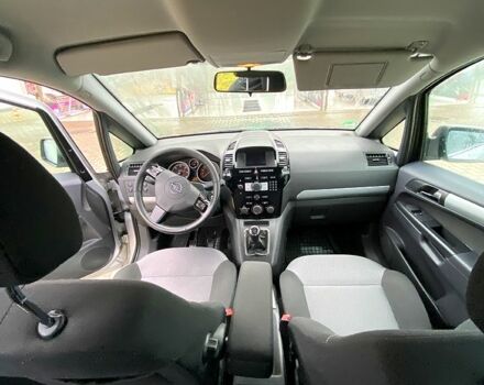 Серый Опель Зафира, объемом двигателя 1.7 л и пробегом 28500 тыс. км за 5700 $, фото 1 на Automoto.ua