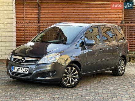 Серый Опель Зафира, объемом двигателя 1.7 л и пробегом 196 тыс. км за 7800 $, фото 1 на Automoto.ua