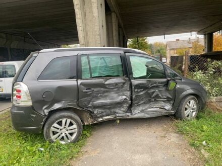 Серый Опель Зафира, объемом двигателя 1.7 л и пробегом 250 тыс. км за 4200 $, фото 1 на Automoto.ua