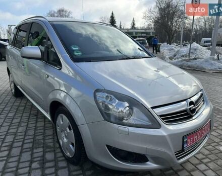 Серый Опель Зафира, объемом двигателя 1.6 л и пробегом 172 тыс. км за 7000 $, фото 1 на Automoto.ua