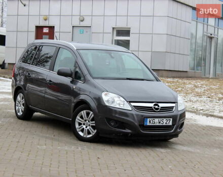 Серый Опель Зафира, объемом двигателя 1.8 л и пробегом 220 тыс. км за 7499 $, фото 1 на Automoto.ua