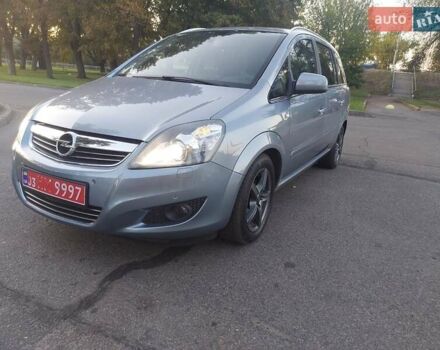 Серый Опель Зафира, объемом двигателя 1.8 л и пробегом 212 тыс. км за 7600 $, фото 1 на Automoto.ua