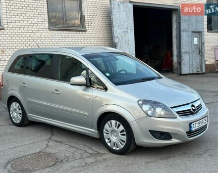 Серый Опель Зафира, объемом двигателя 1.69 л и пробегом 276 тыс. км за 7250 $, фото 1 на Automoto.ua