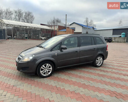 Серый Опель Зафира, объемом двигателя 1.8 л и пробегом 215 тыс. км за 7800 $, фото 1 на Automoto.ua
