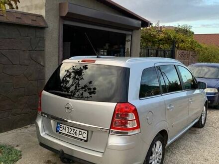 Серый Опель Зафира, объемом двигателя 1.7 л и пробегом 344 тыс. км за 5500 $, фото 1 на Automoto.ua