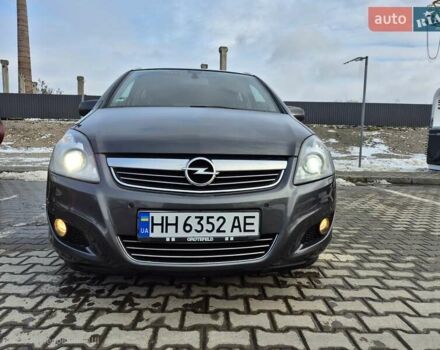 Серый Опель Зафира, объемом двигателя 1.8 л и пробегом 163 тыс. км за 8300 $, фото 1 на Automoto.ua