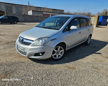 Серый Опель Зафира, объемом двигателя 1.7 л и пробегом 330 тыс. км за 3500 $, фото 1 на Automoto.ua