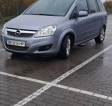 Серый Опель Зафира, объемом двигателя 1.7 л и пробегом 310 тыс. км за 6300 $, фото 1 на Automoto.ua