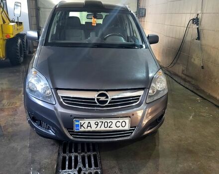 Серый Опель Зафира, объемом двигателя 1.7 л и пробегом 243 тыс. км за 7200 $, фото 1 на Automoto.ua