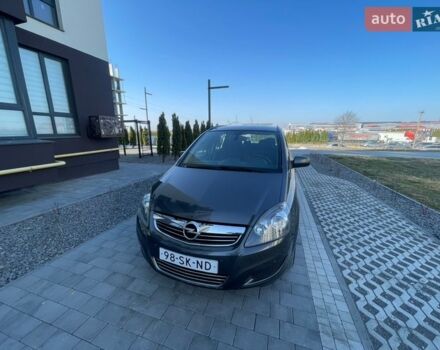 Серый Опель Зафира, объемом двигателя 1.7 л и пробегом 229 тыс. км за 7650 $, фото 1 на Automoto.ua