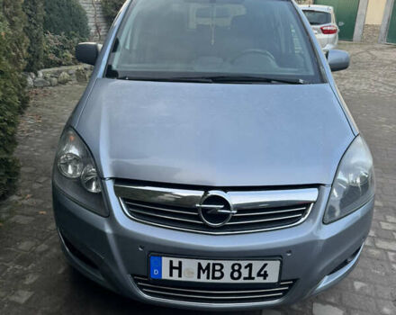 Серый Опель Зафира, объемом двигателя 1.7 л и пробегом 210 тыс. км за 7700 $, фото 1 на Automoto.ua