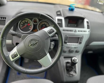 Серый Опель Зафира, объемом двигателя 1.6 л и пробегом 190 тыс. км за 7500 $, фото 1 на Automoto.ua