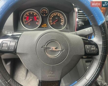 Серый Опель Зафира, объемом двигателя 1.6 л и пробегом 255 тыс. км за 7950 $, фото 1 на Automoto.ua