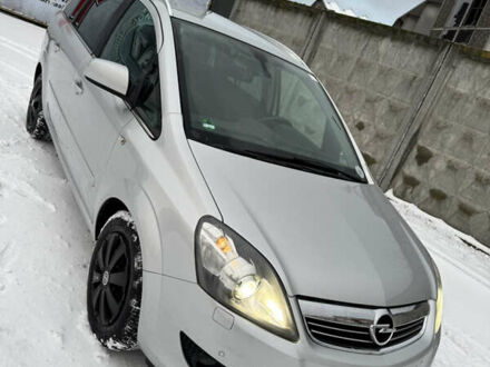 Серый Опель Зафира, объемом двигателя 1.8 л и пробегом 207 тыс. км за 7550 $, фото 1 на Automoto.ua