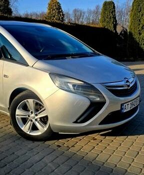 Серый Опель Зафира, объемом двигателя 1.96 л и пробегом 373 тыс. км за 7800 $, фото 1 на Automoto.ua