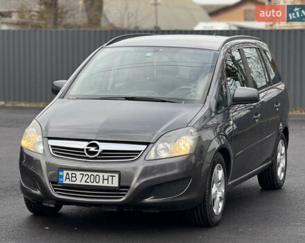Серый Опель Зафира, объемом двигателя 1.8 л и пробегом 282 тыс. км за 7950 $, фото 1 на Automoto.ua