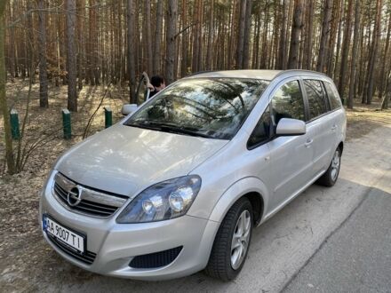 Серый Опель Зафира, объемом двигателя 1.8 л и пробегом 250 тыс. км за 5800 $, фото 1 на Automoto.ua