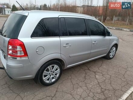Серый Опель Зафира, объемом двигателя 1.69 л и пробегом 260 тыс. км за 8500 $, фото 1 на Automoto.ua