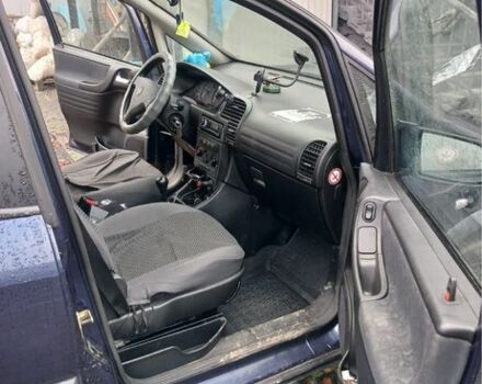 Синий Опель Зафира, объемом двигателя 1.8 л и пробегом 290 тыс. км за 2000 $, фото 2 на Automoto.ua