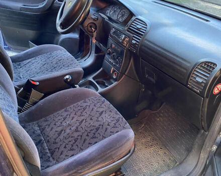 Синий Опель Зафира, объемом двигателя 1.6 л и пробегом 352 тыс. км за 3200 $, фото 4 на Automoto.ua