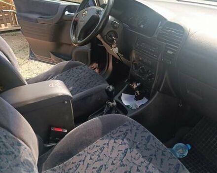 Синий Опель Зафира, объемом двигателя 1.8 л и пробегом 270 тыс. км за 2400 $, фото 4 на Automoto.ua