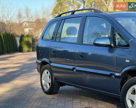 Синий Опель Зафира, объемом двигателя 2 л и пробегом 299 тыс. км за 2649 $, фото 4 на Automoto.ua