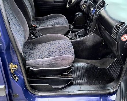 Синий Опель Зафира, объемом двигателя 2 л и пробегом 333 тыс. км за 1200 $, фото 8 на Automoto.ua