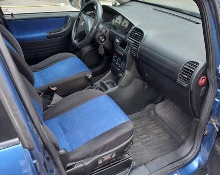 Синий Опель Зафира, объемом двигателя 2.2 л и пробегом 312 тыс. км за 4000 $, фото 11 на Automoto.ua