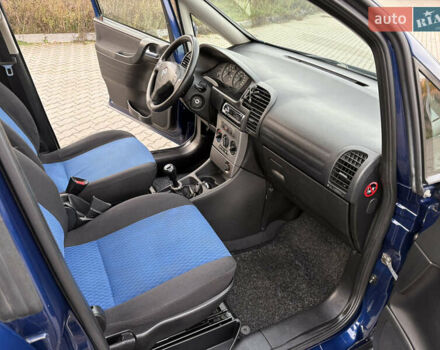 Синий Опель Зафира, объемом двигателя 1.8 л и пробегом 231 тыс. км за 3950 $, фото 5 на Automoto.ua